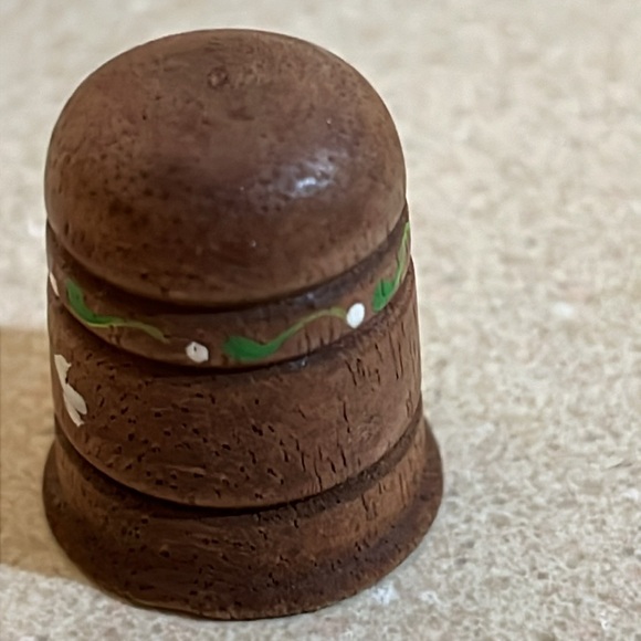 New 4 Sewing Thimbles For Finger - Picture 9 of 11